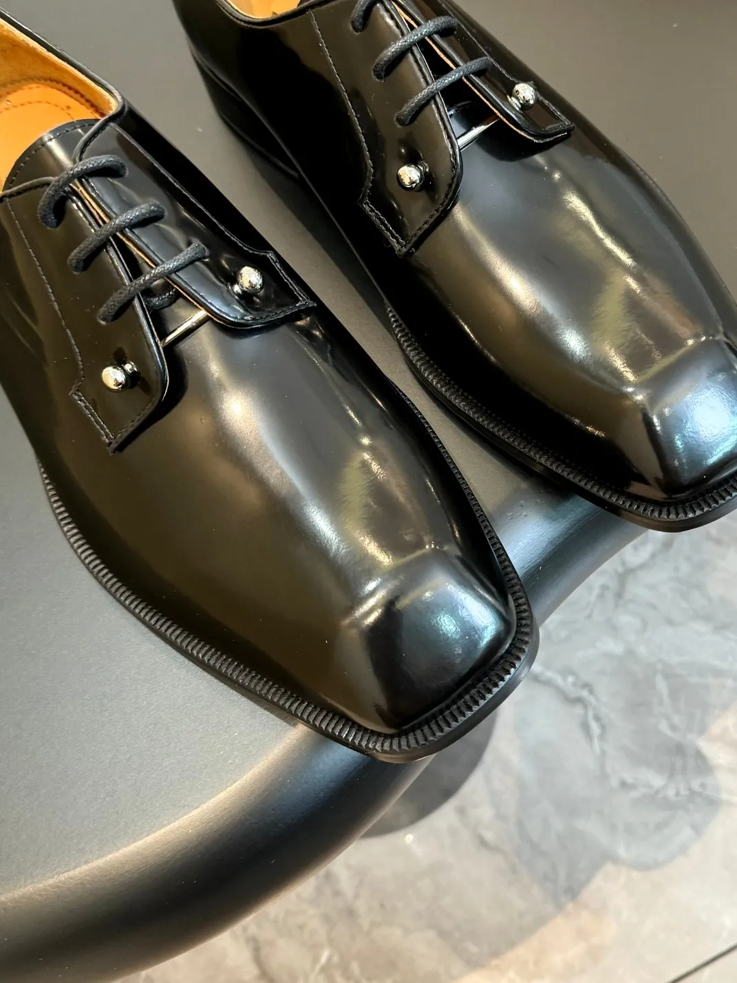 [CL red sole shoes] Top P: 1020💰 Size 39-44 (⚠️38.45.46.47 custom-made, non-returnable and non-exchangeable) 🆑High-end men's business formal leather shoes, original authentic top quality goods ••✅💯 Top original order purchasing agent! Original imported patterned cowhide ➕Imported cowhide lining ➕Cowhide feet ➕Original leather outsole~🉑️Feel free to compare the authentic ones!